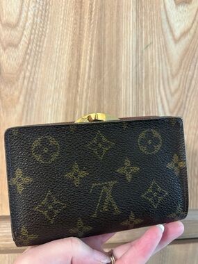 Auth Louis Vuitton monogram Kisslock wallet